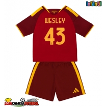 Camisa de Futebol AS Roma Wesley Franca #43 Equipamento Principal Infantil 2026-27 Manga Curta (+ Calças curtas)